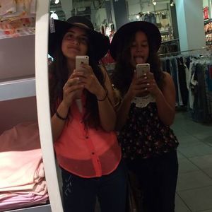 Meet your Posher, Claudia